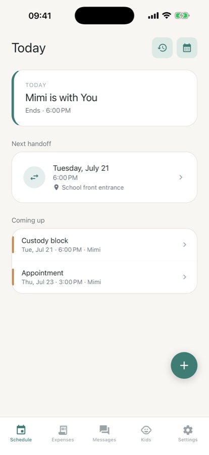 CoParenting Planner screen showing the shared custody schedule with days marked for each parent