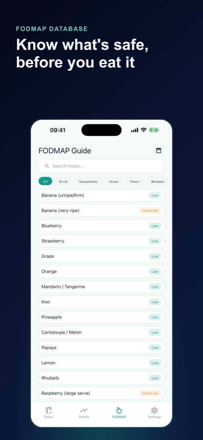 Pantalla de la guía FODMAP, con un cuadro de búsqueda, filtros por categoría y una lista de frutas clasificadas como bajas o moderadas