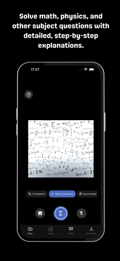 Alt kısmında Translation, Math Questions ve Summarize mod çipleri bulunan, bir denklem tahtasına yöneltilmiş Solve It kamera ekranı